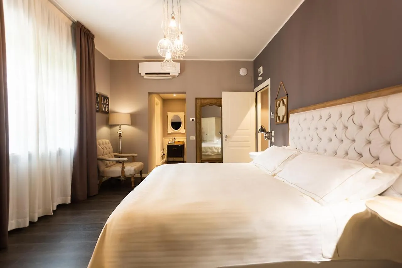 Like Home Boutique Hotel Azzano San Paolo 3*,