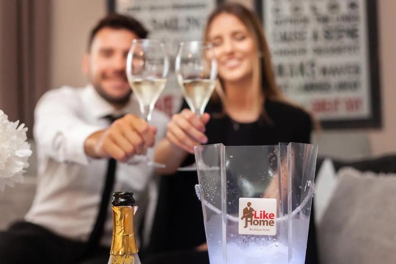 Like Home Boutique Hotel Azzano San Paolo 3*,